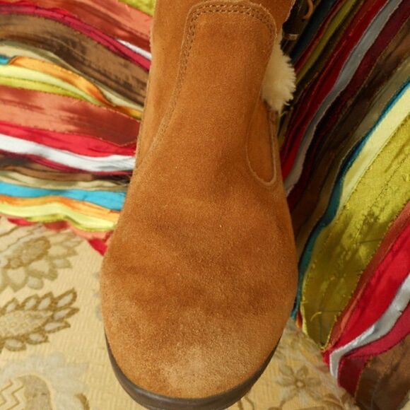 Bass Camel Colored Slip-On Faux Leather & Fur Winter Boots - Picture 5 of 8